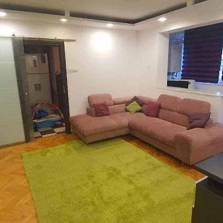 Modern Apartment Pitesti Bagian luar foto