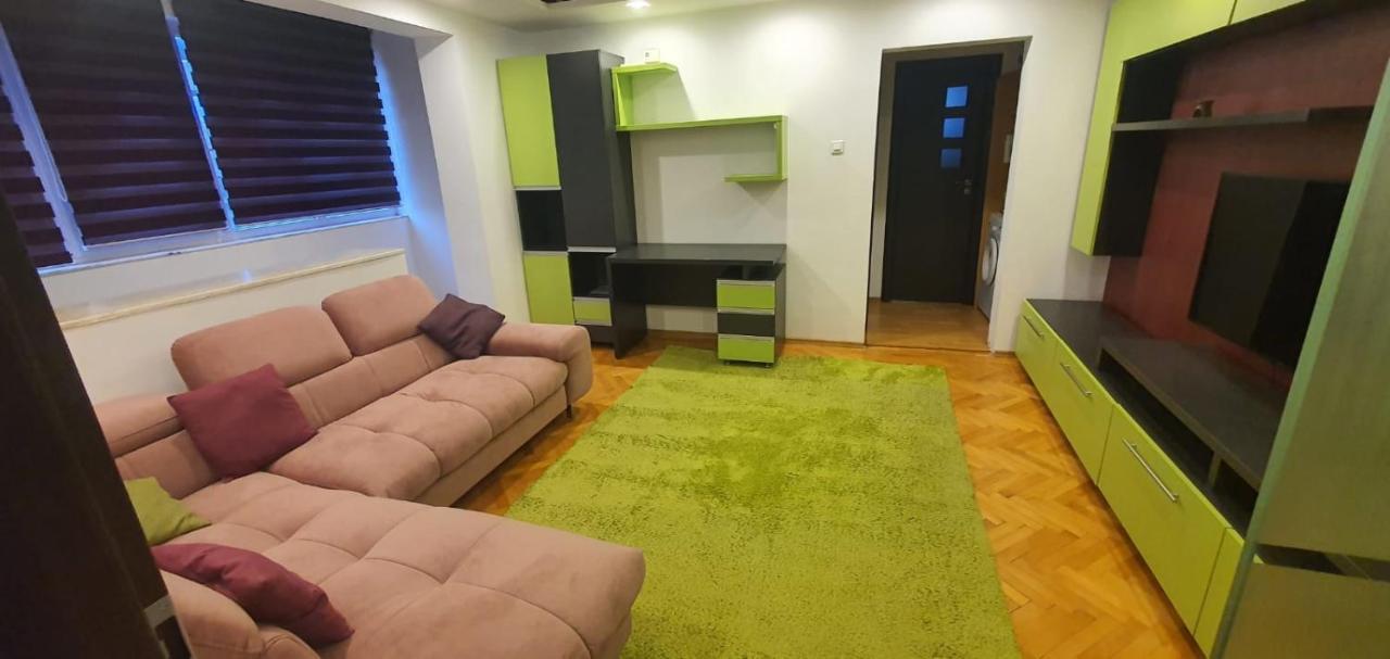 Modern Apartment Pitesti Bagian luar foto