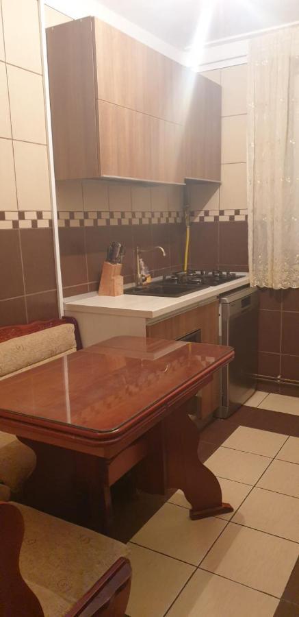Modern Apartment Pitesti Bagian luar foto