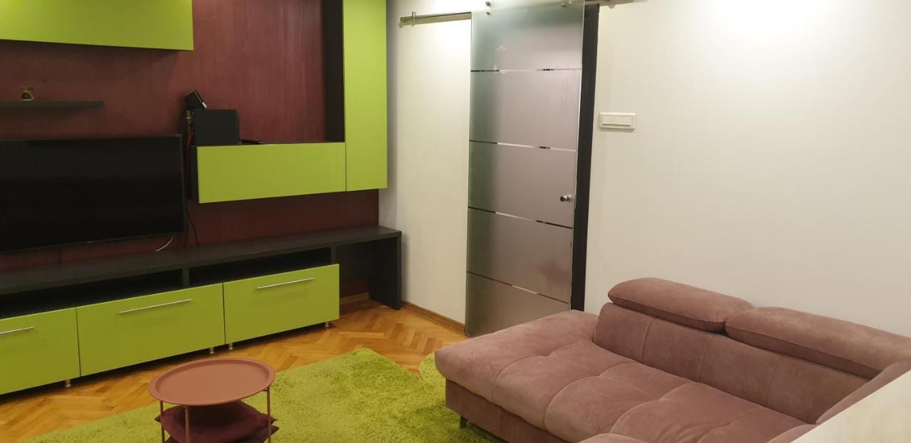 Modern Apartment Pitesti Bagian luar foto