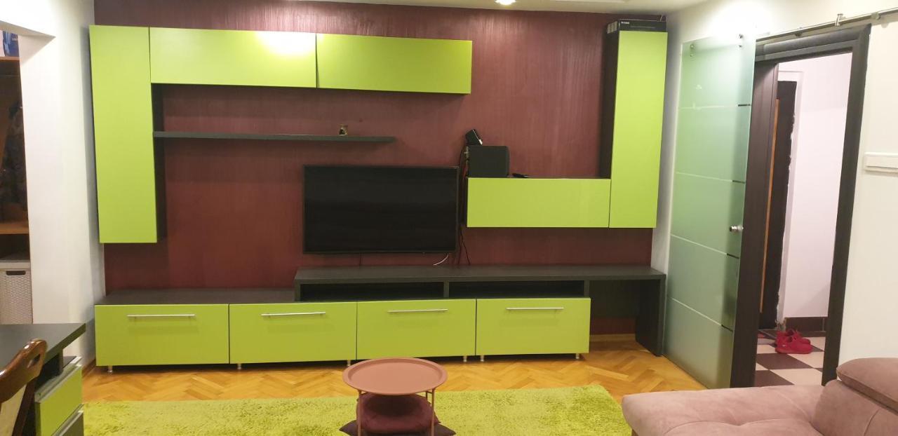 Modern Apartment Pitesti Bagian luar foto