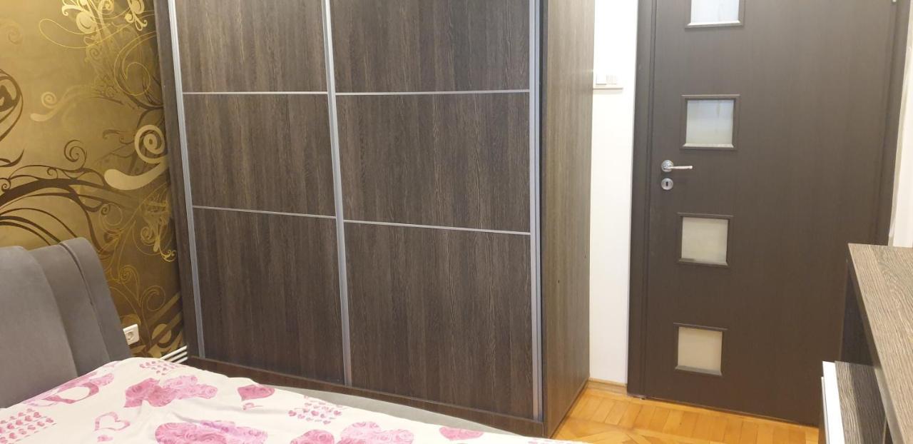 Modern Apartment Pitesti Bagian luar foto